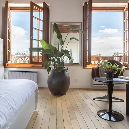 Notre-dame Stunning 2 Bedroom Air Conditioned Flat Apartment