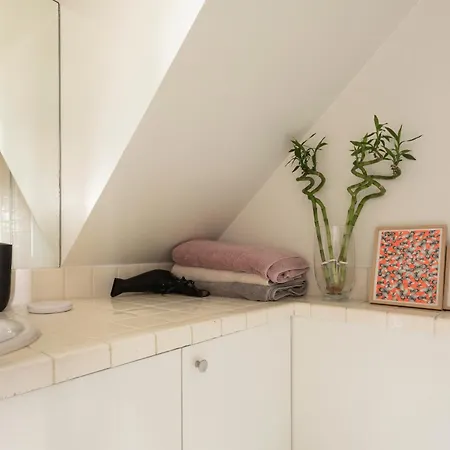 Notre-dame Stunning 2 Bedroom Air Conditioned Flat *