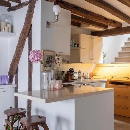 Notre-dame Stunning 2 Bedroom Air Conditioned Flat *