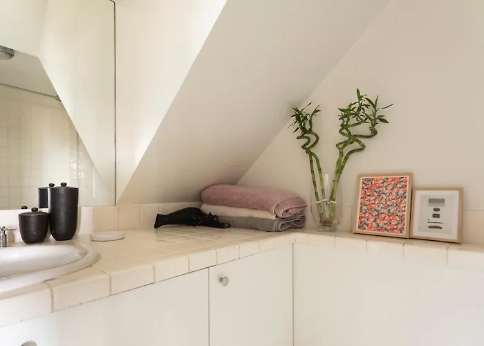 Notre-dame Stunning 2 Bedroom Air Conditioned Flat *